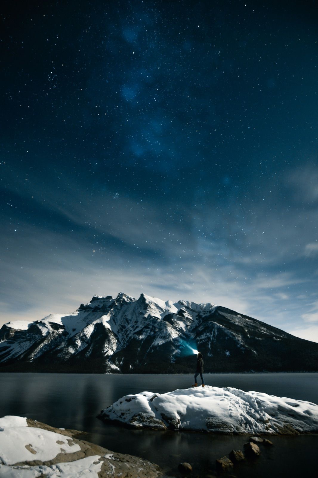 Star-filled sky over Lake Minnewanka — Banff Journey stargazing tour