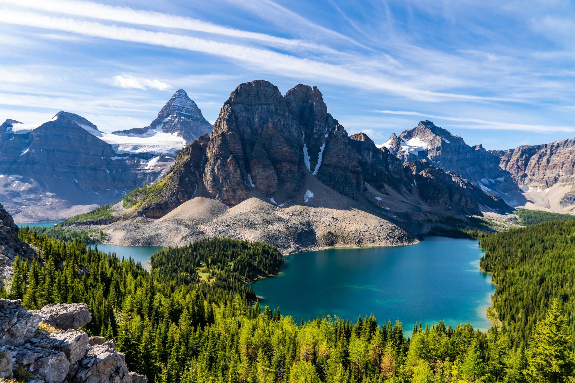Guests taking in a Canadian Rockies viewpoint — Banff Journey