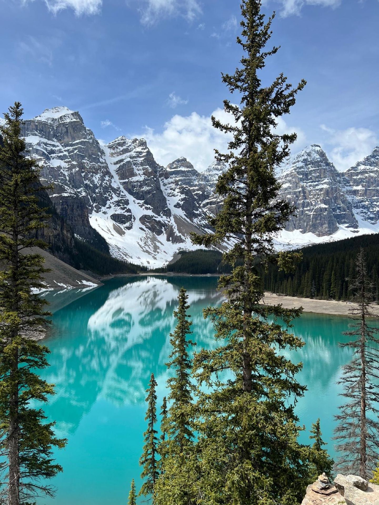 Turquoise Moraine Lake and the Valley of the Ten Peaks — Banff Journey