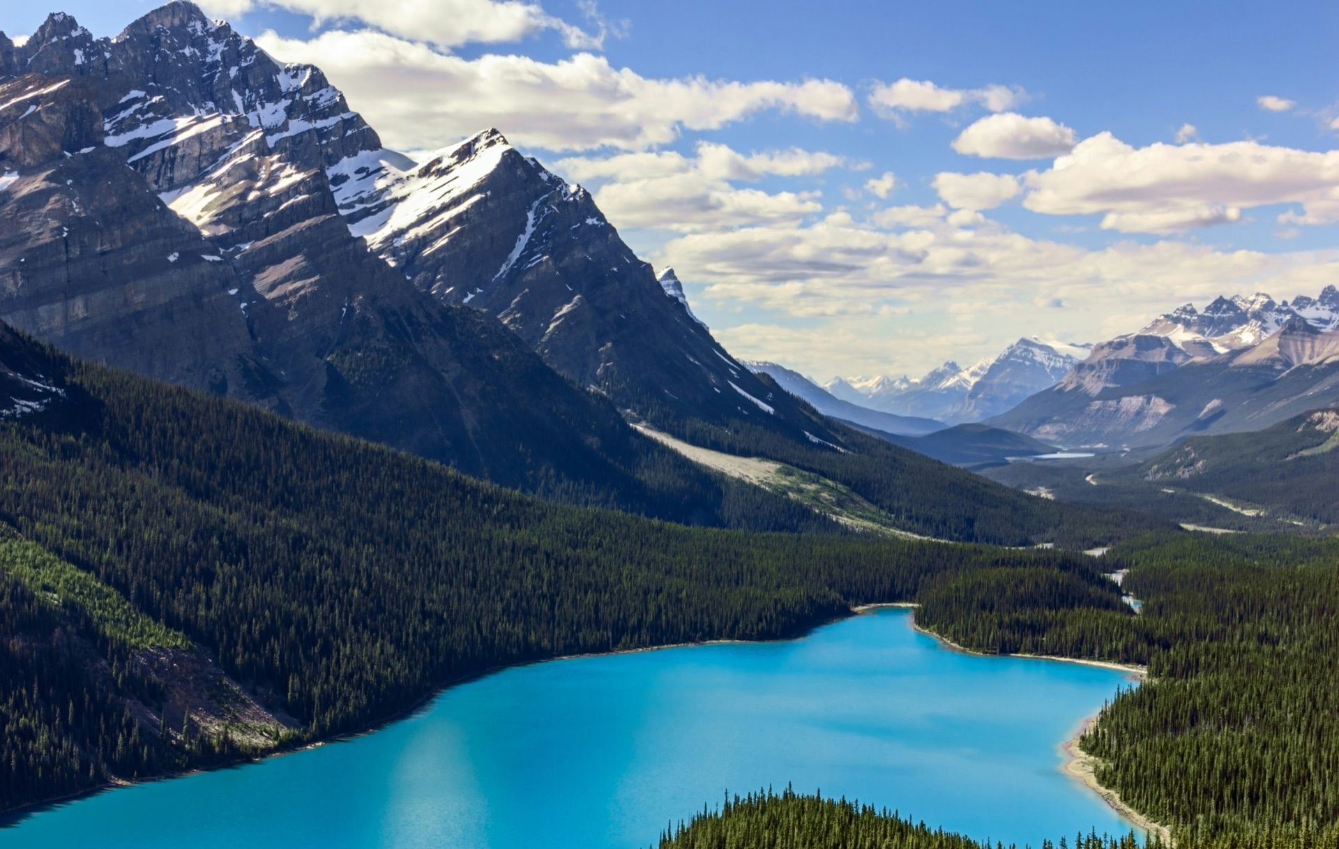 Turquoise Peyto Lake and the Mistaya Valley from above the Icefields Parkway, Banff National Park — Banff Journey
