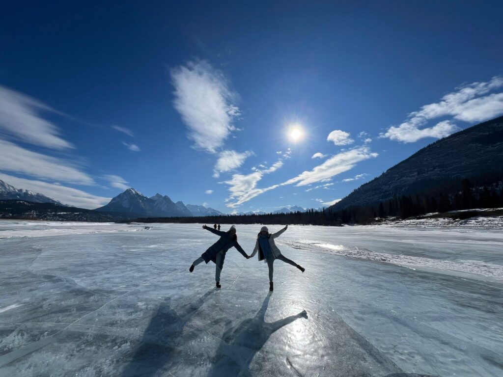 Banff Journey airport shuttle bus from Calgary to Banff